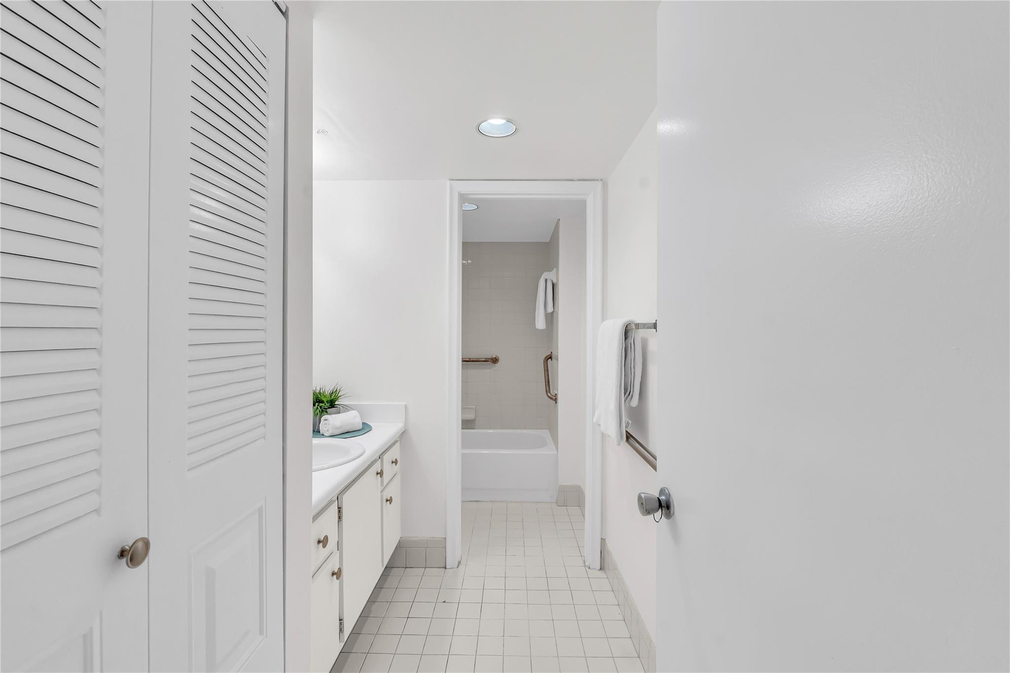 1901 Bermuda Cir H4