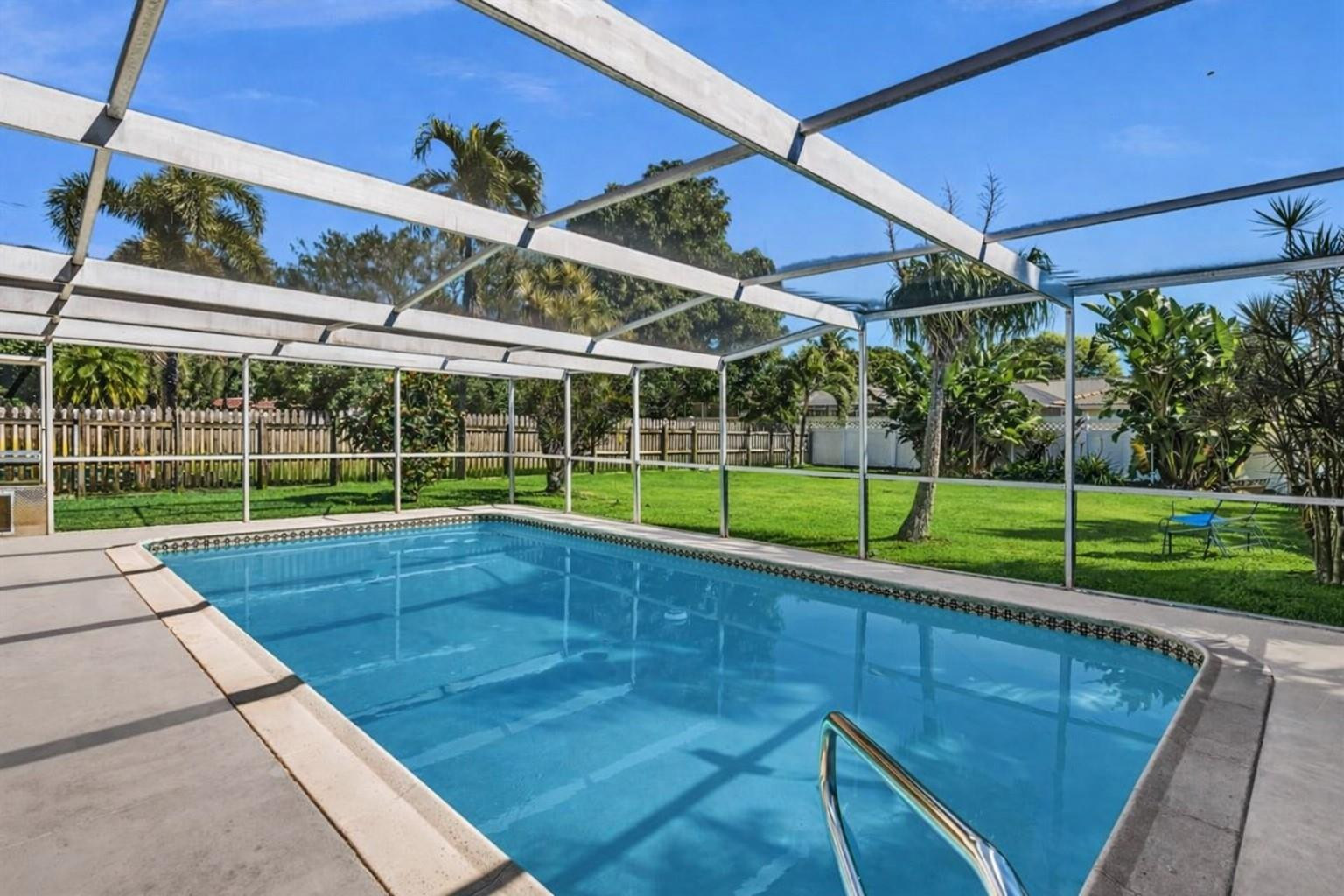 895 NW 87th Avenue