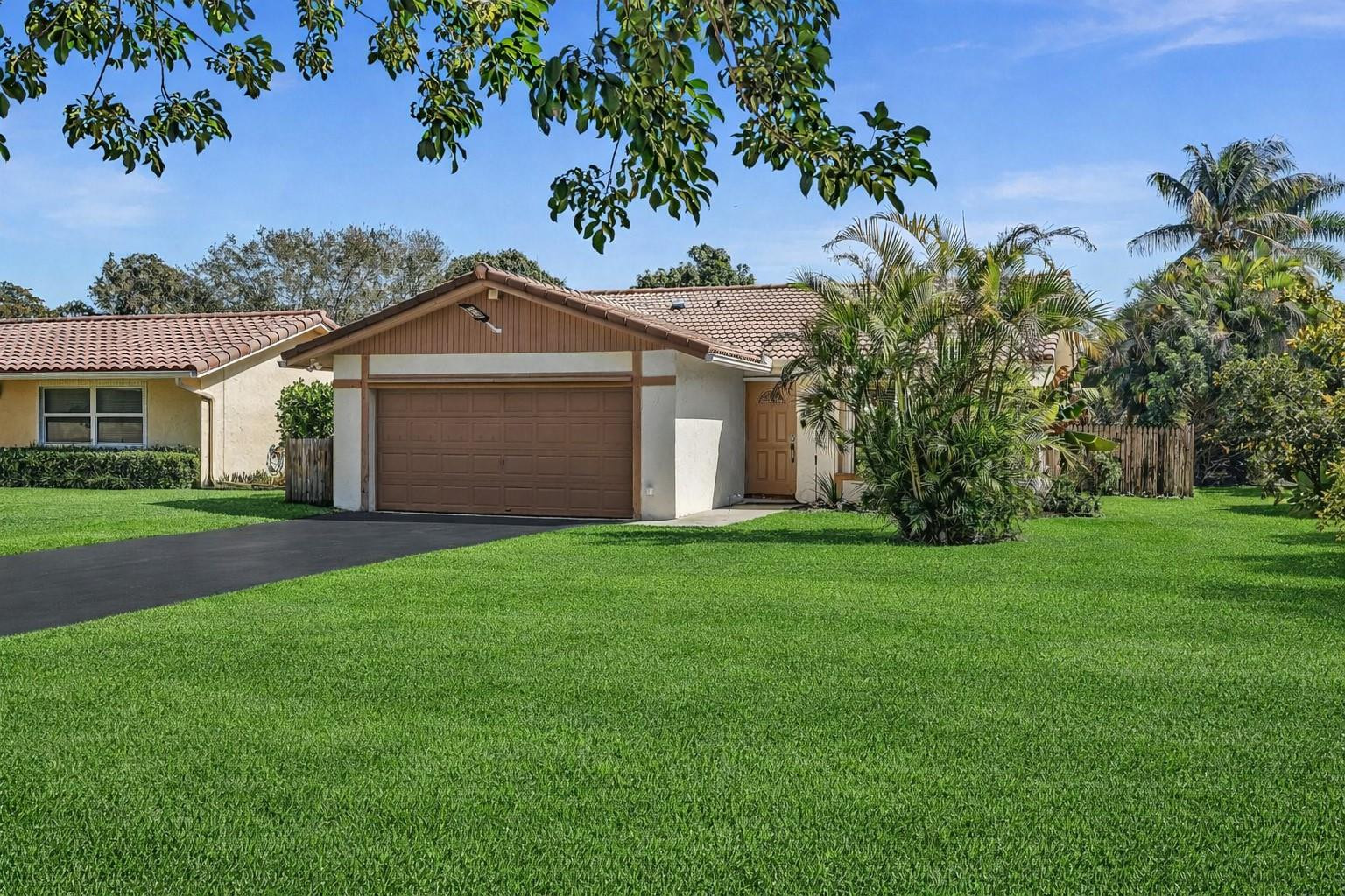 895 NW 87th Avenue