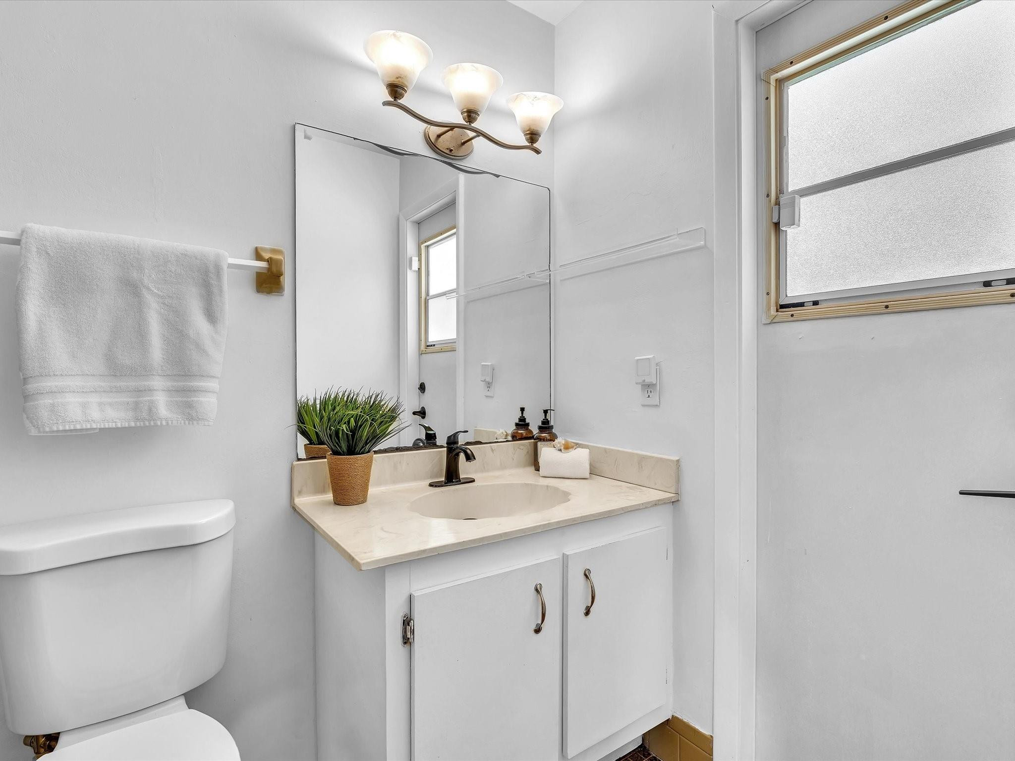 895 NW 87th Avenue