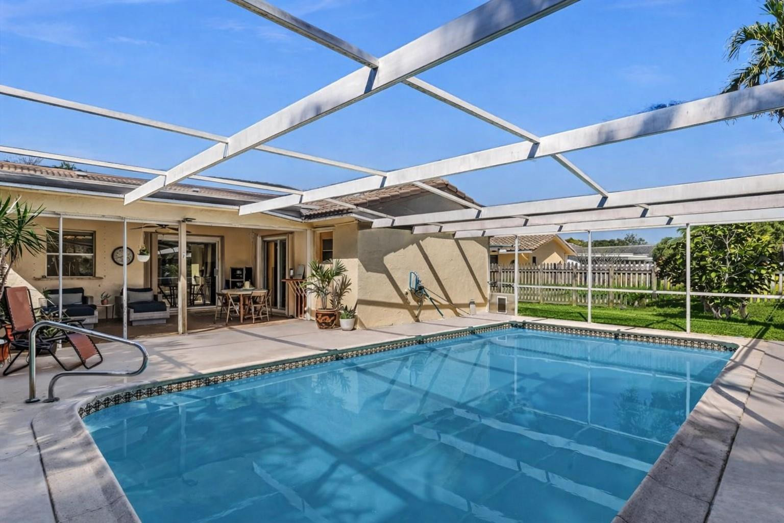 895 NW 87th Avenue