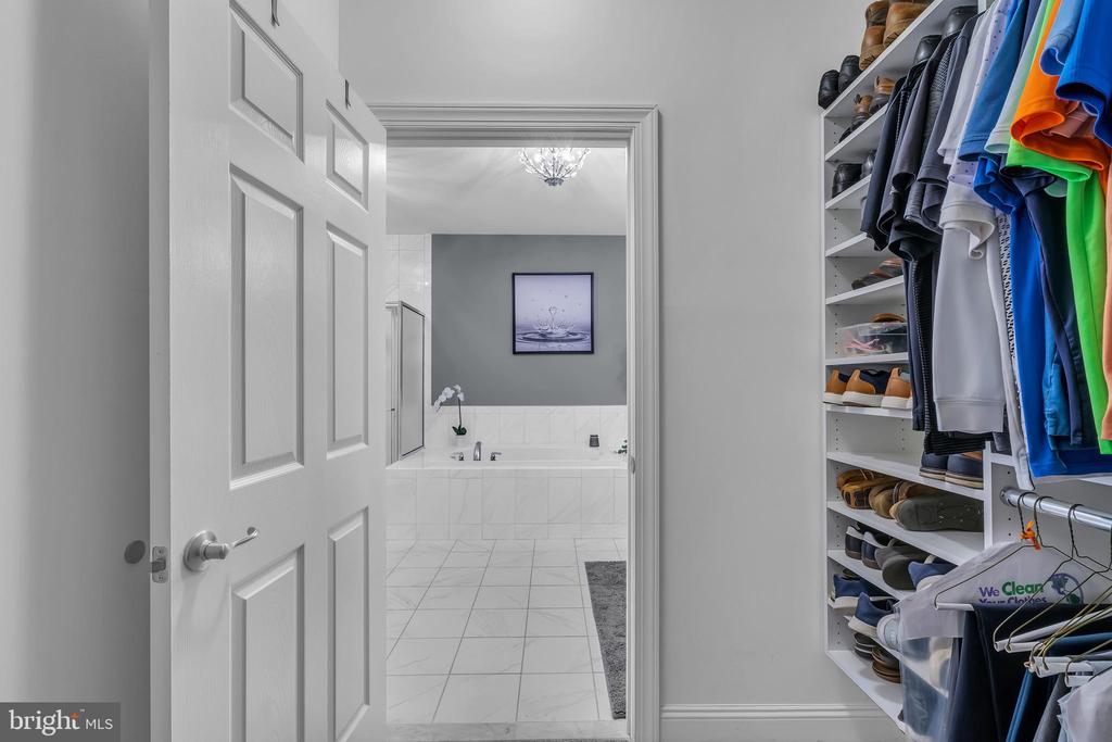 105 CANTERBURY LANE