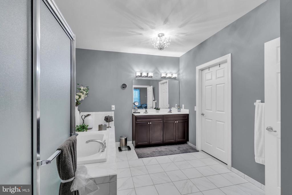 105 CANTERBURY LANE
