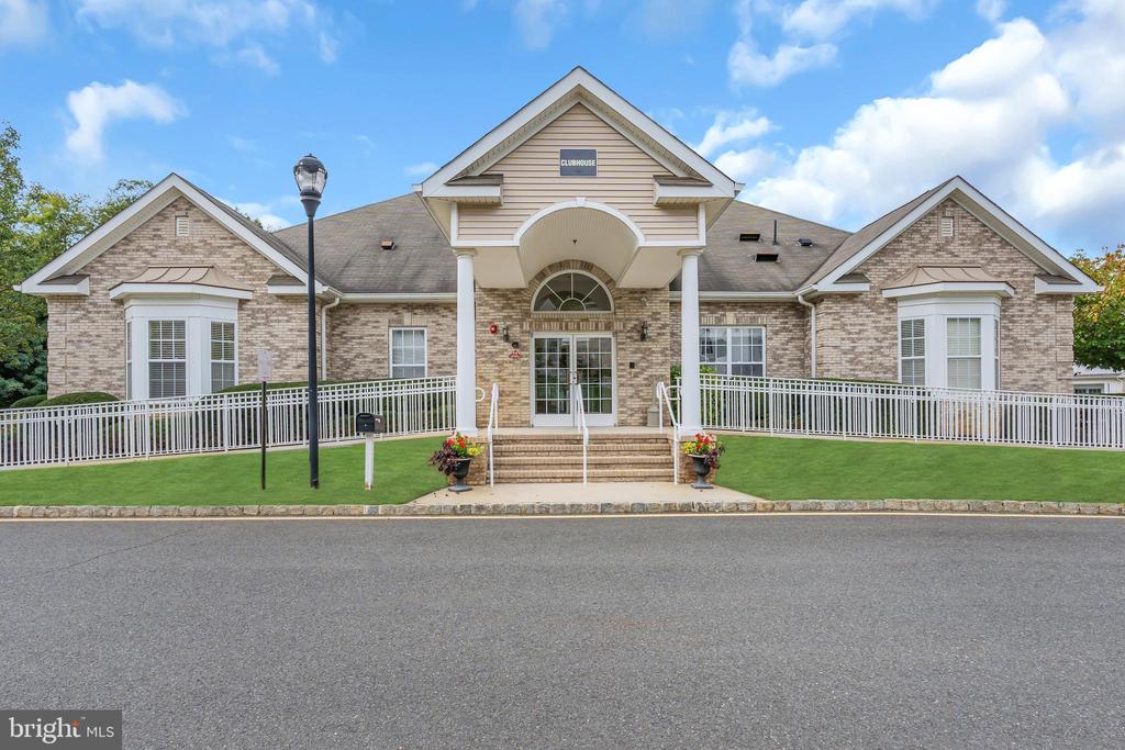 105 CANTERBURY LANE
