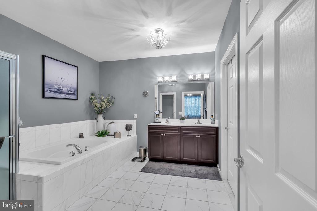 105 CANTERBURY LANE