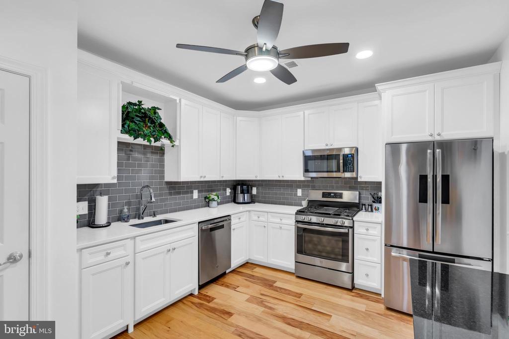 105 CANTERBURY LANE