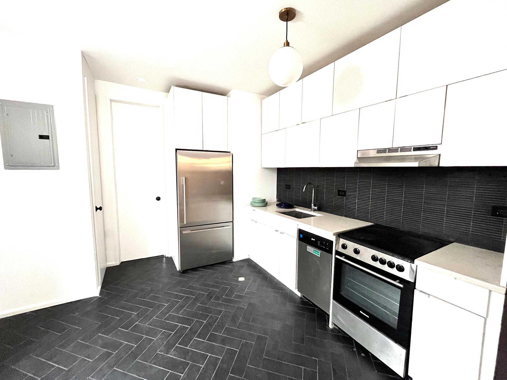 42 HAWTHORNE Street 3L