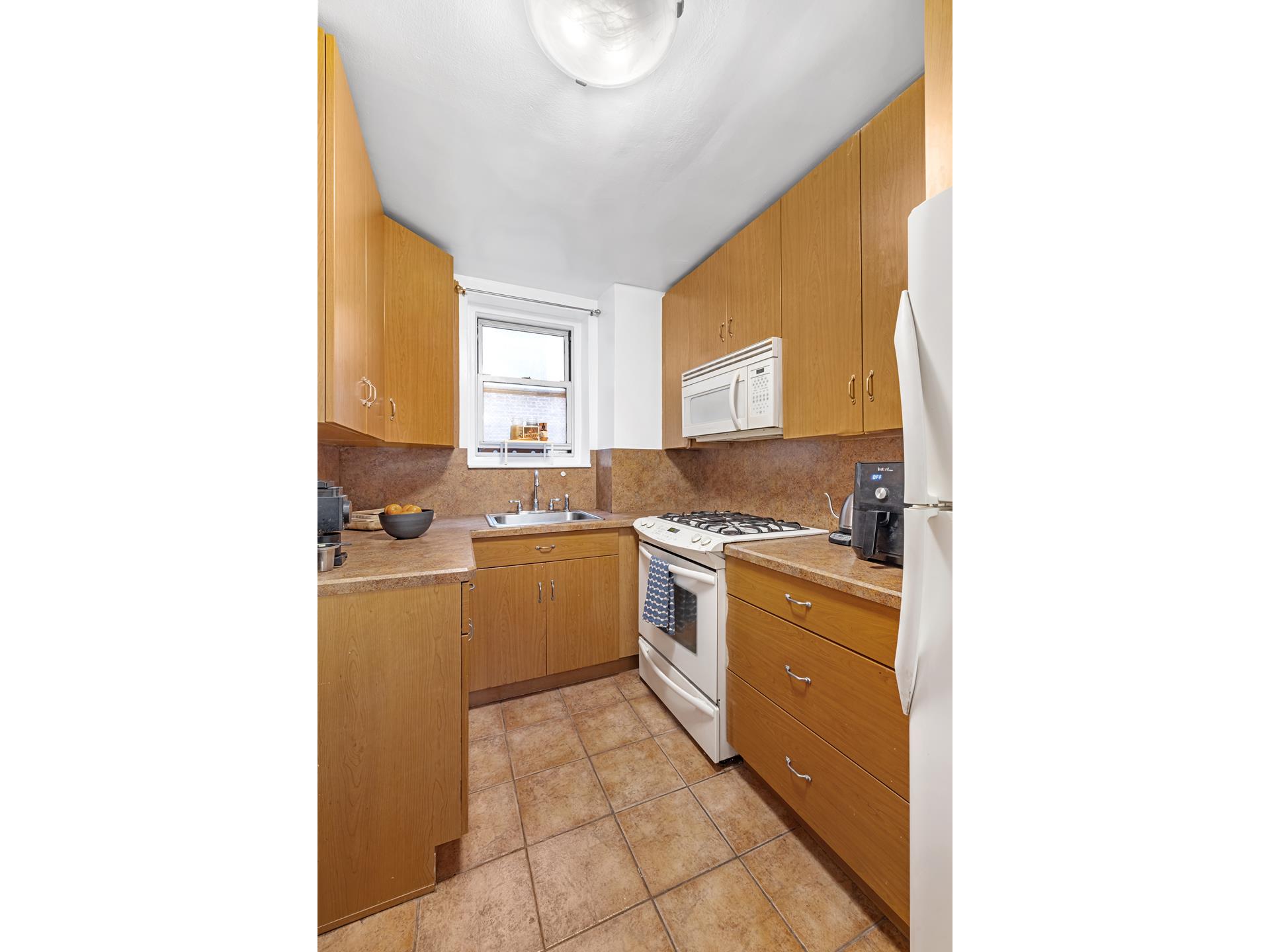 415 ARGYLE Road 5S