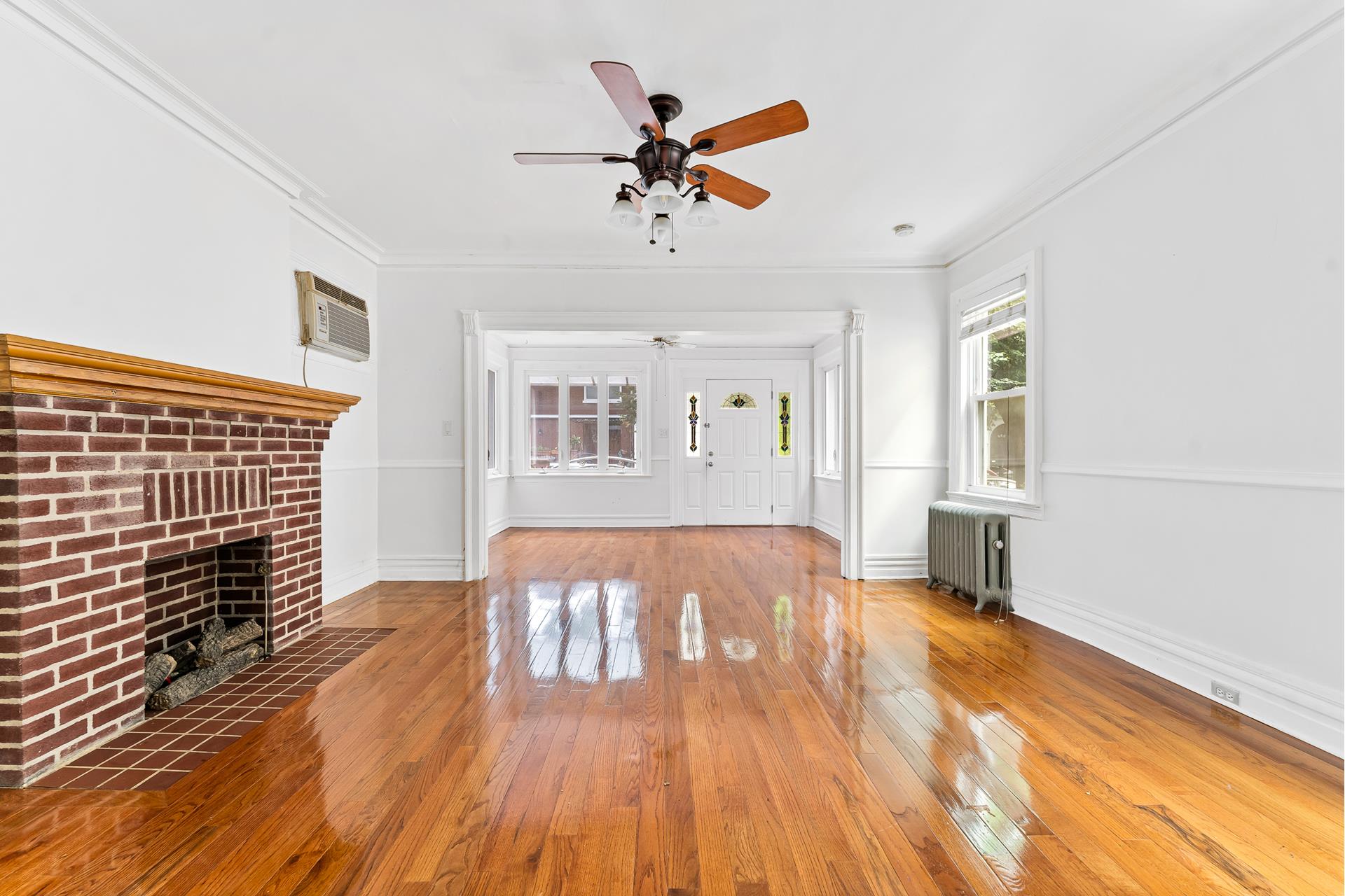821 E 12TH Street