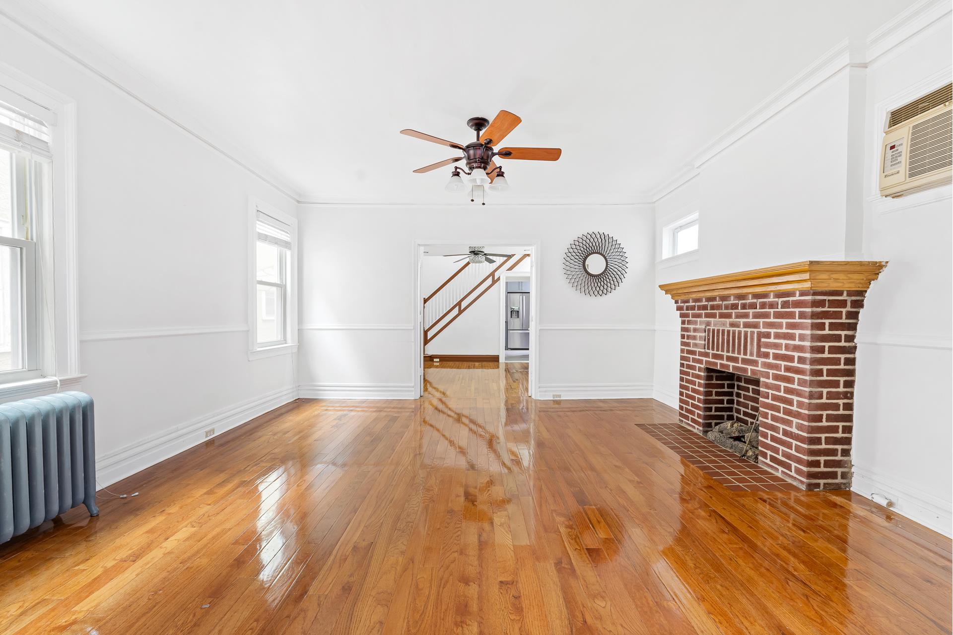 821 E 12TH Street