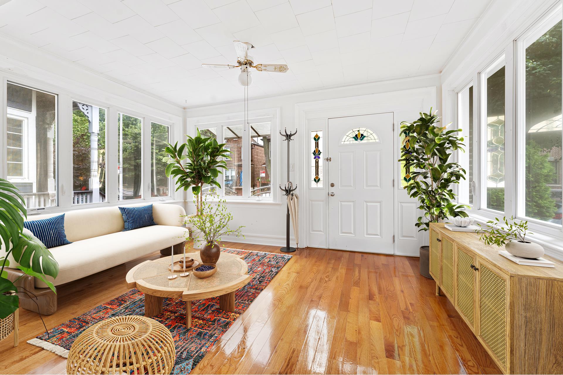 821 E 12TH Street