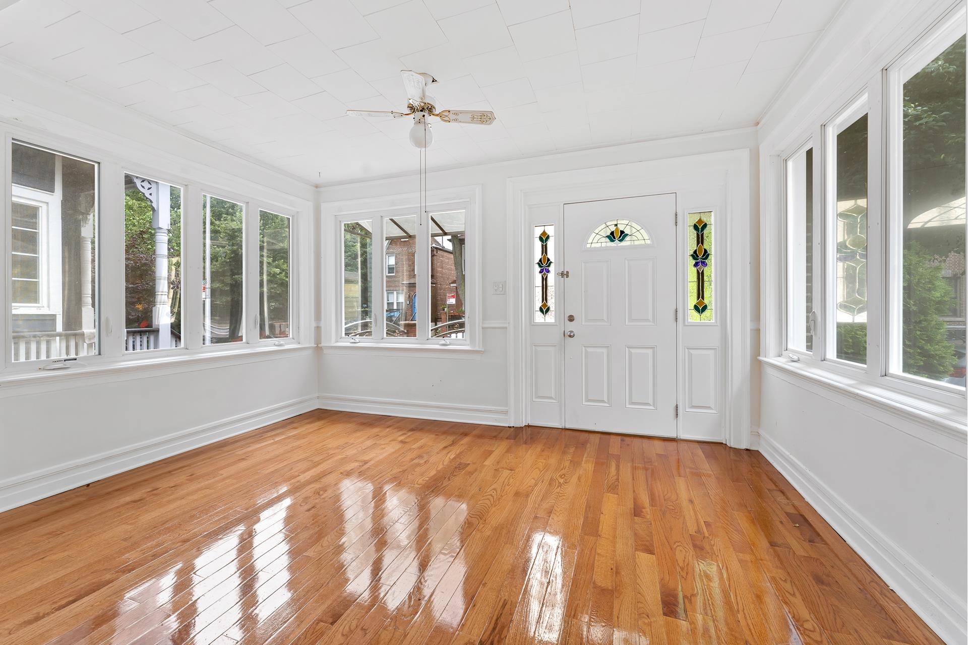 821 E 12TH Street