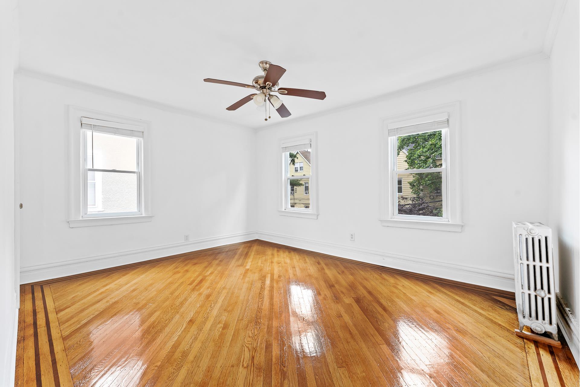 821 E 12TH Street