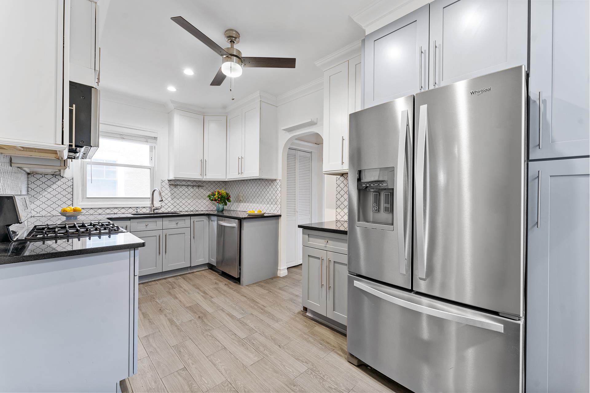 821 E 12TH Street