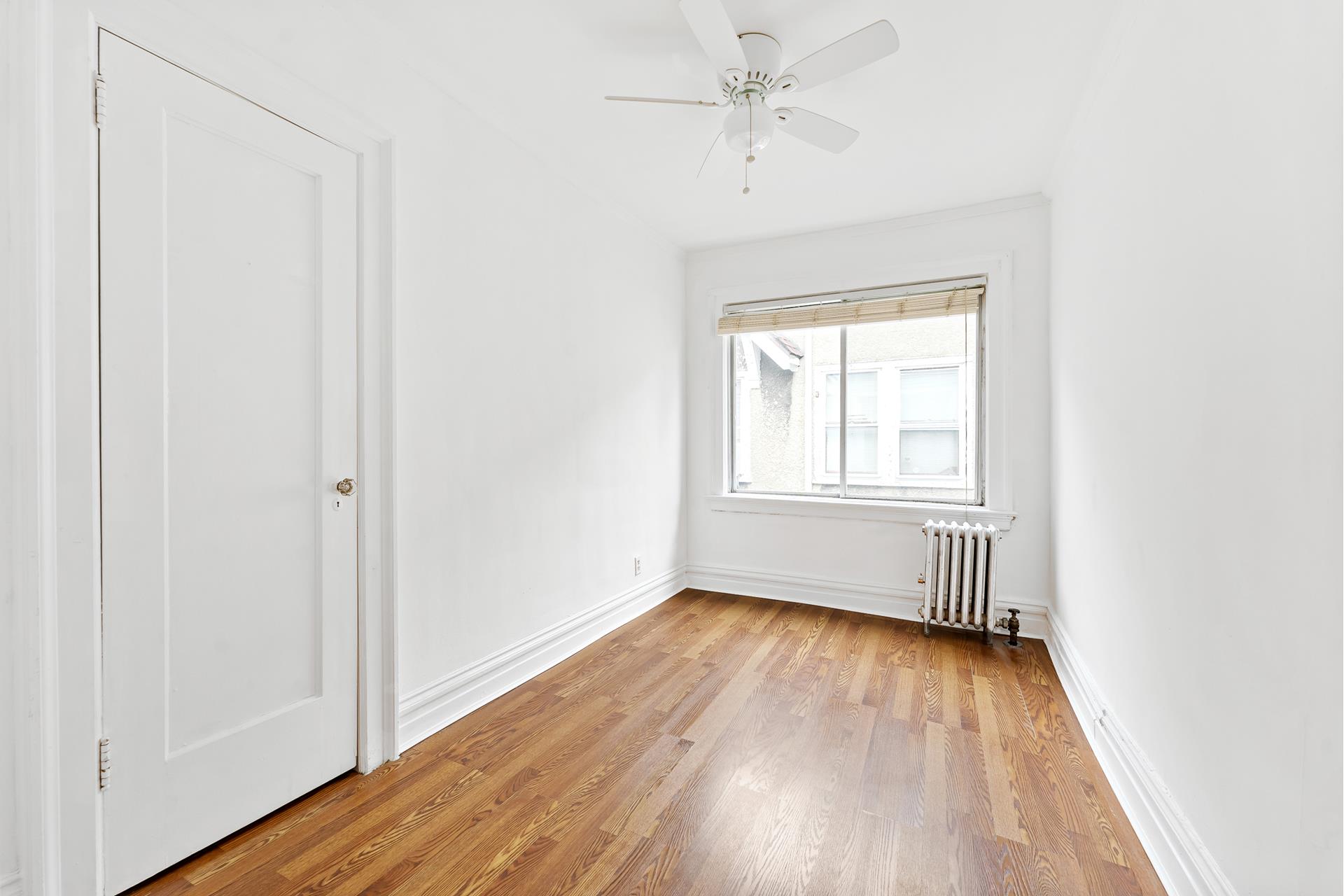 821 E 12TH Street