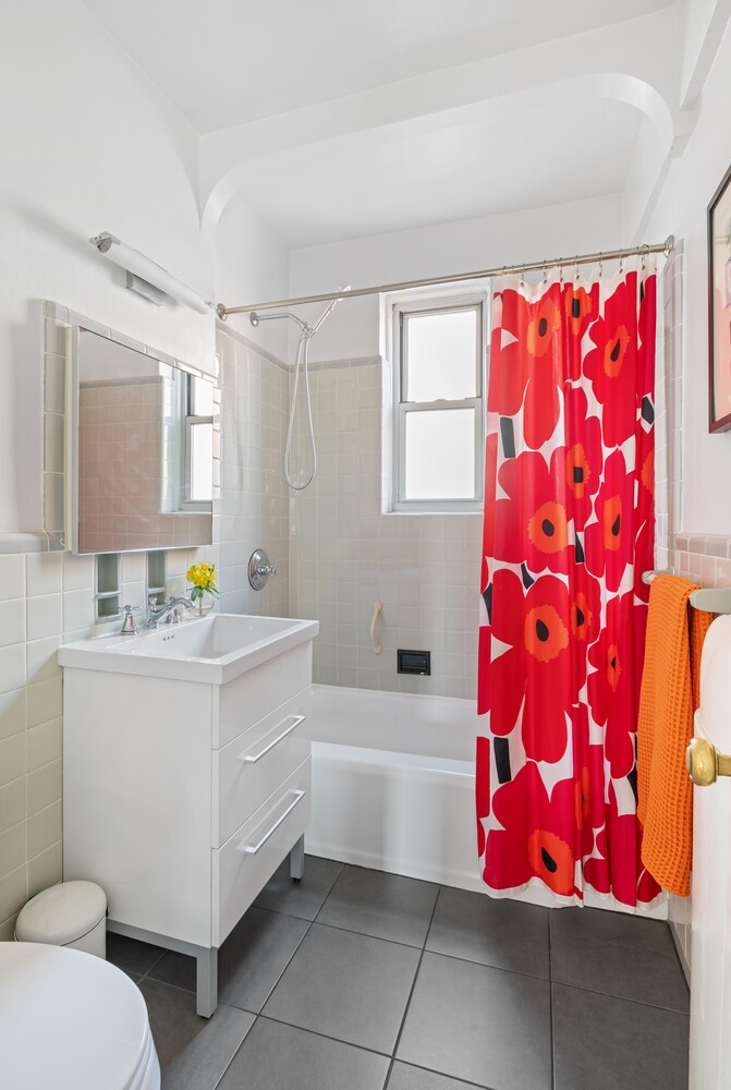 1825 FOSTER Avenue 6J