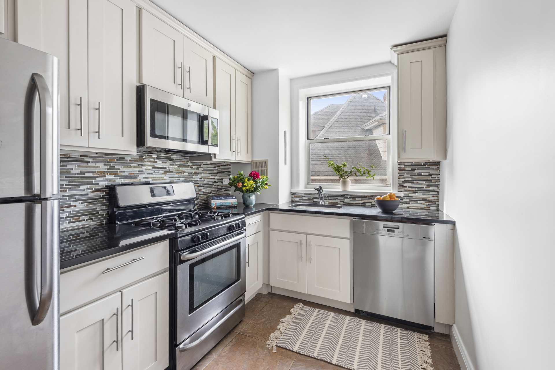 415 ARGYLE Road 3E