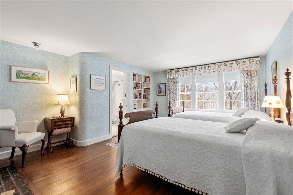 27 Laurel Rd