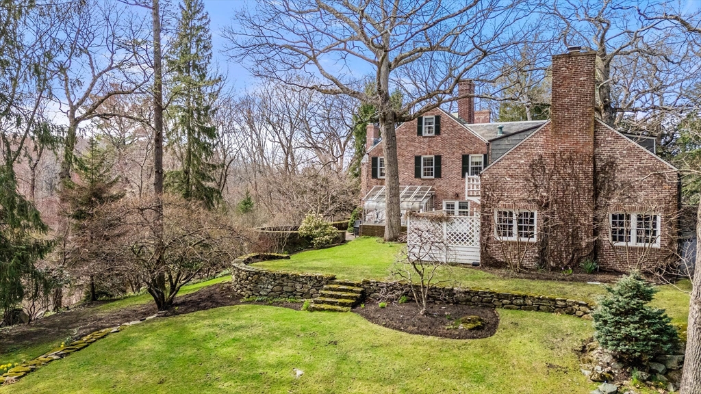 27 Laurel Rd