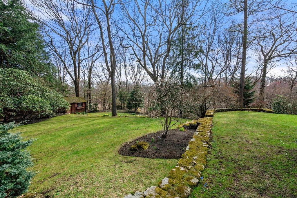 27 Laurel Rd
