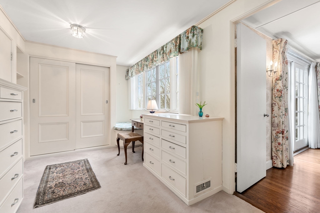 27 Laurel Rd