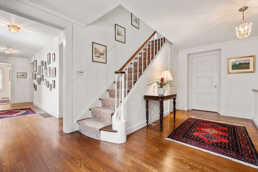 27 Laurel Rd