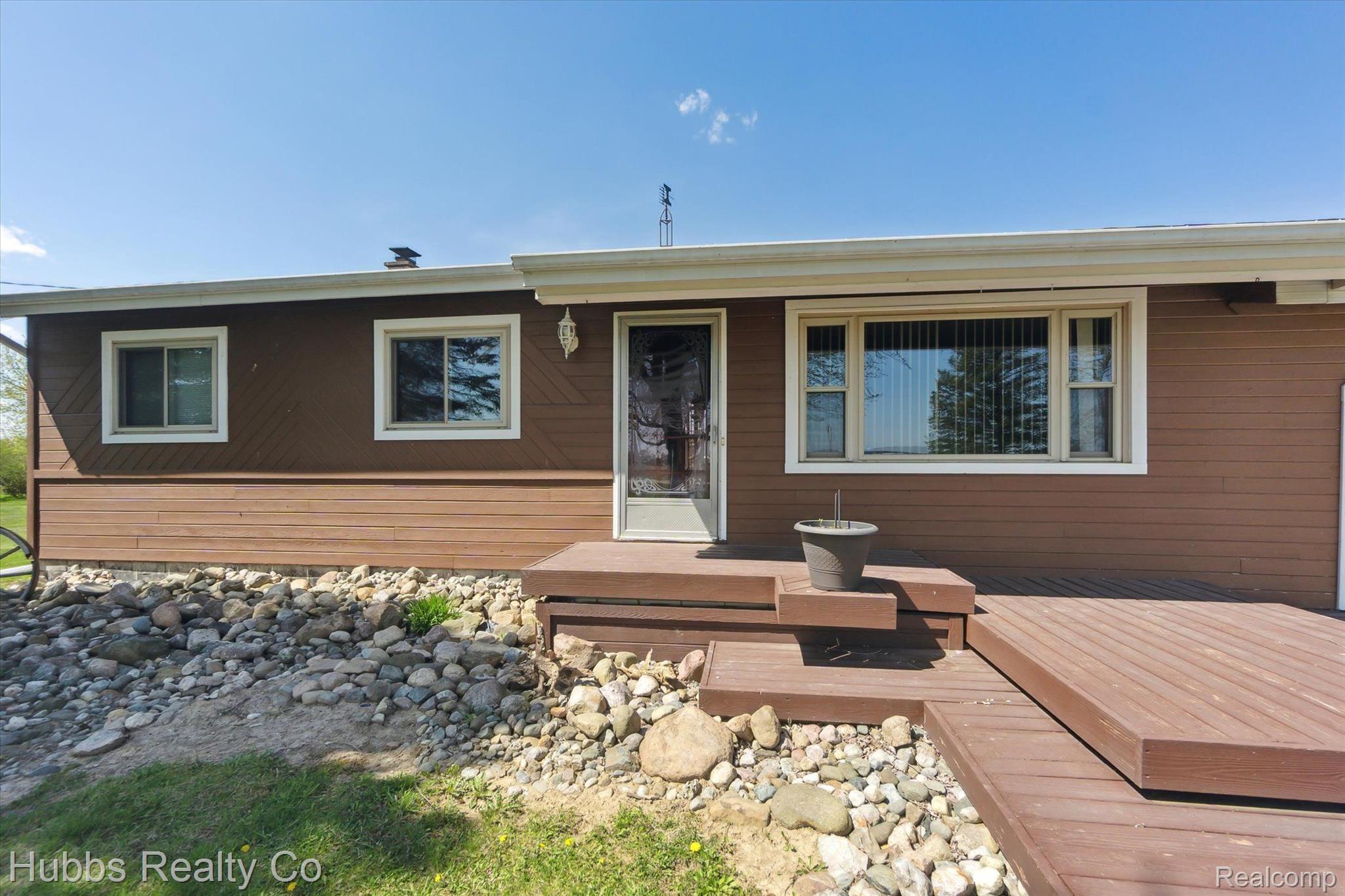 4115 N NEW LOTHROP Road
