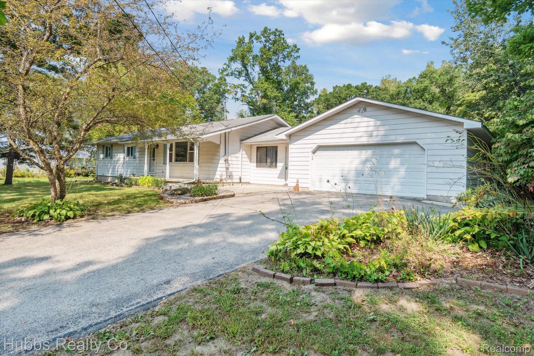 1247 E BURT Road