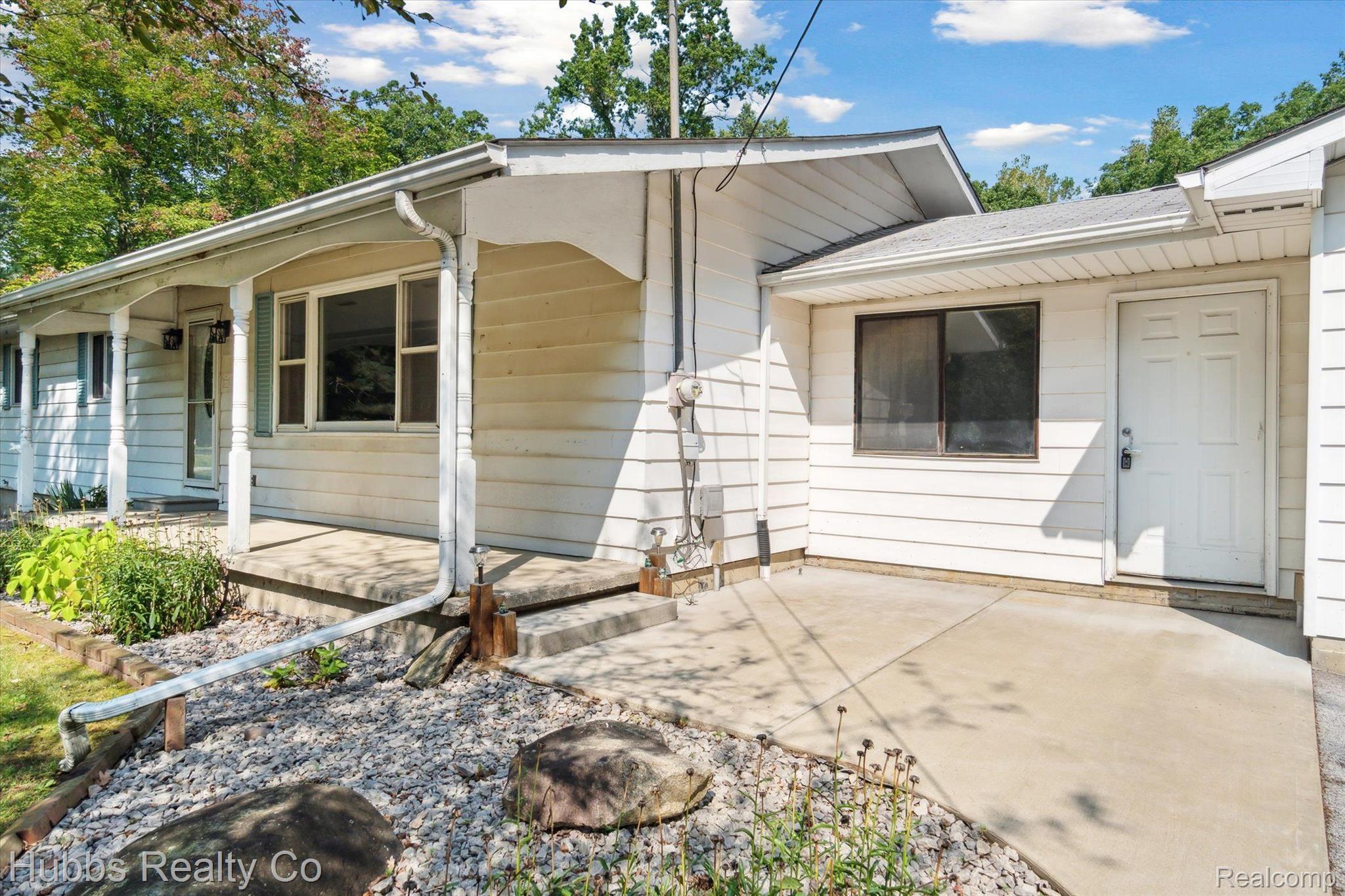 1247 E BURT Road