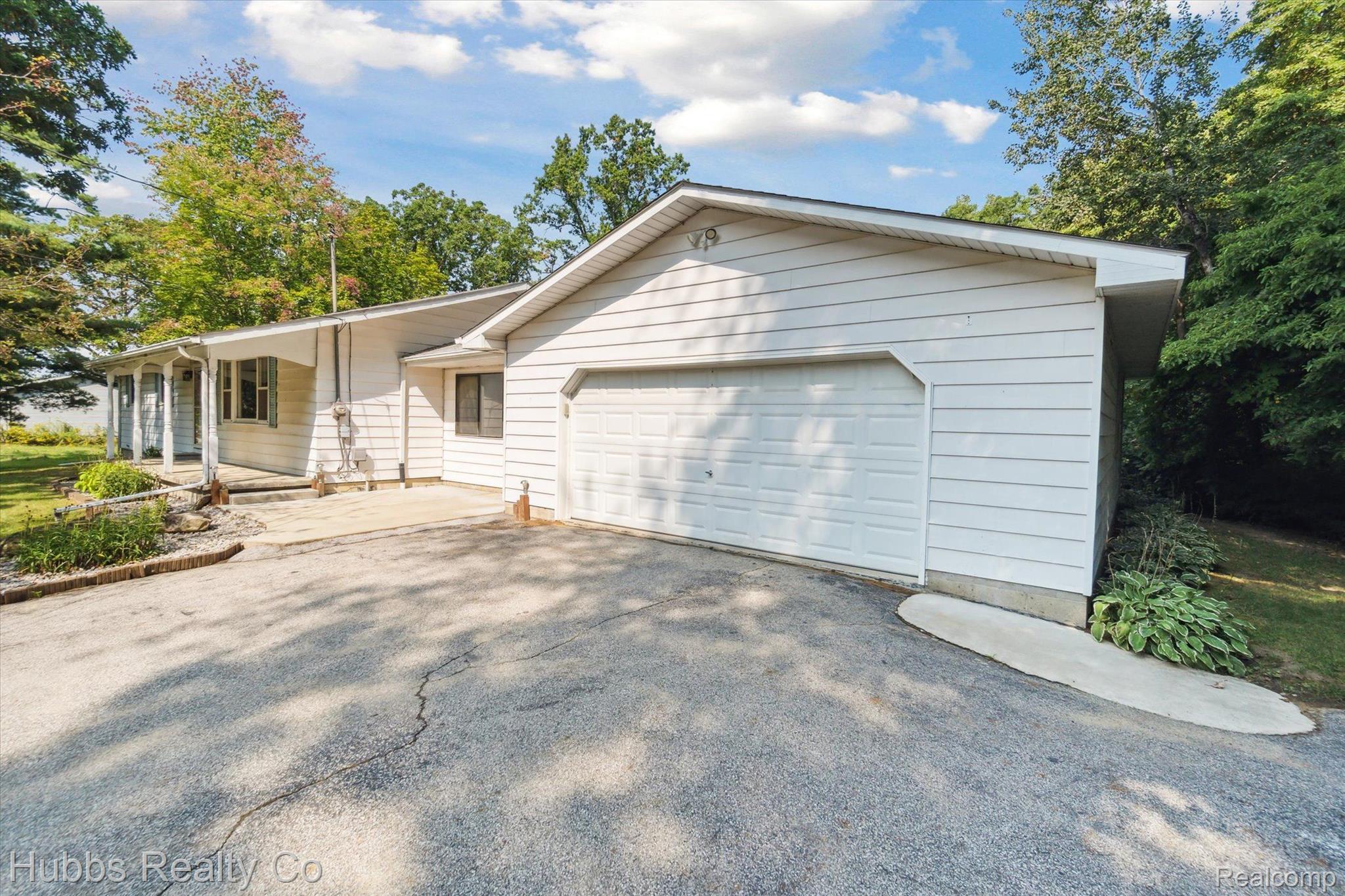 1247 E BURT Road