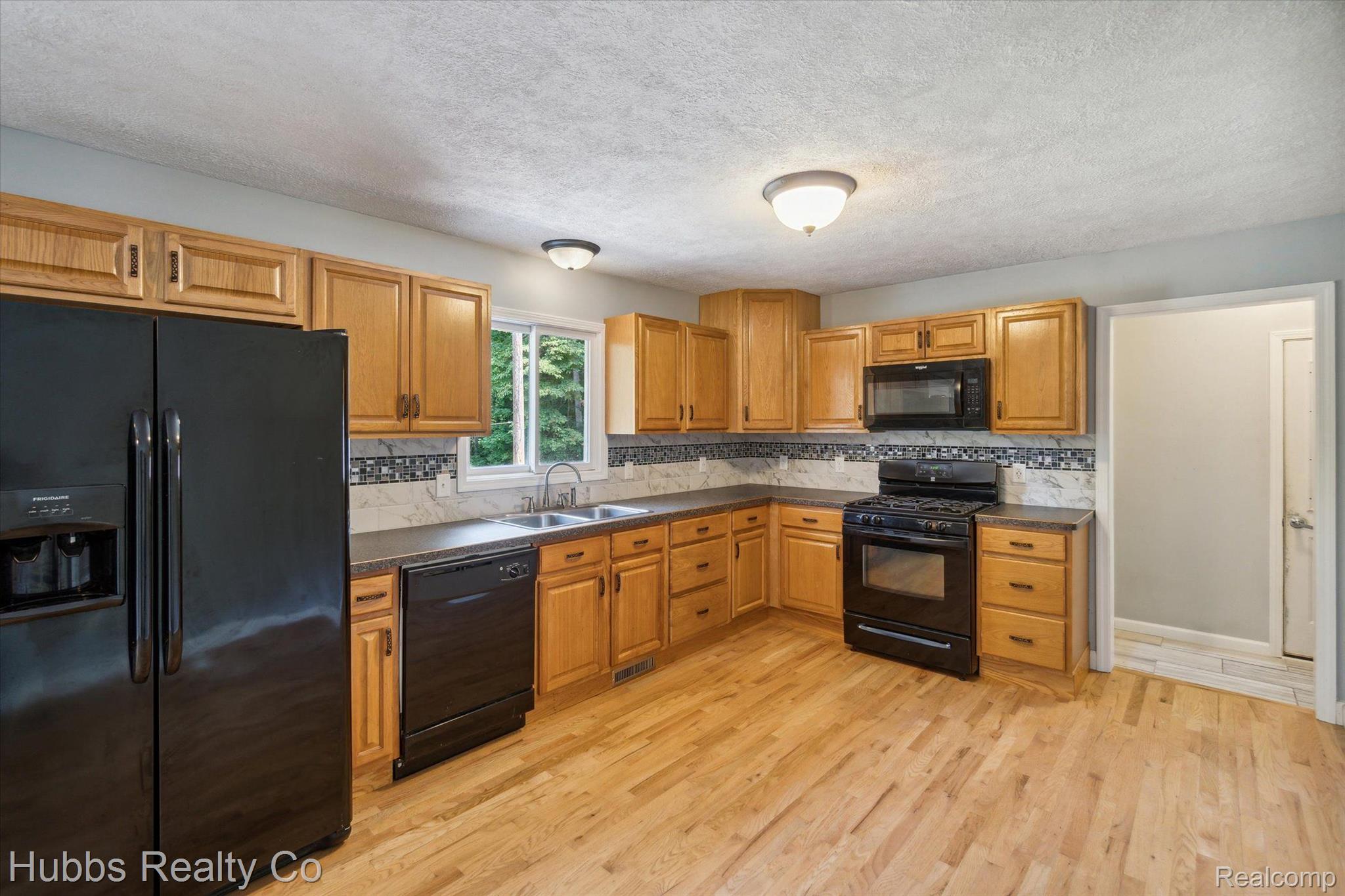 1247 E BURT Road