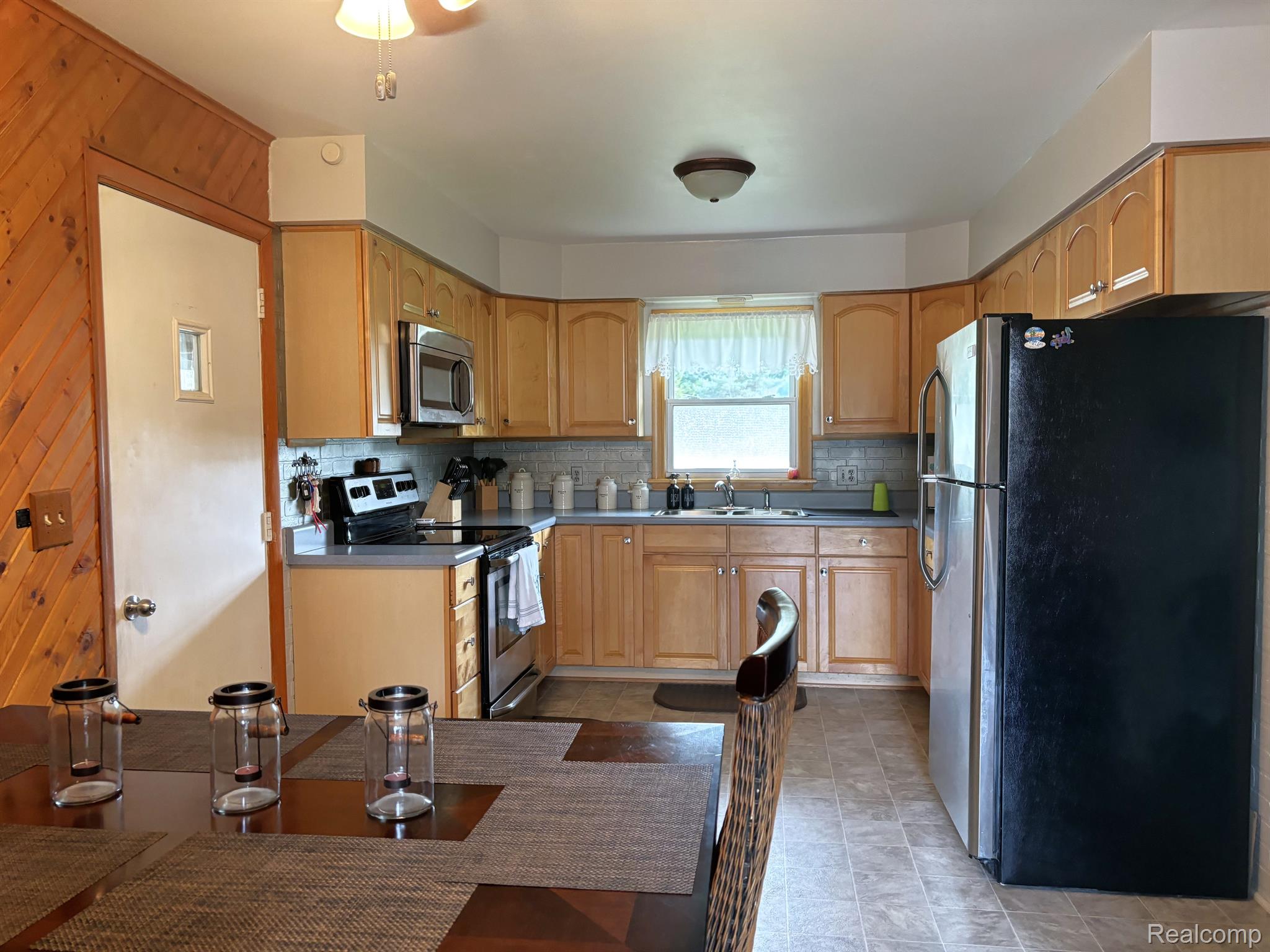 3818 W SAGINAW Road