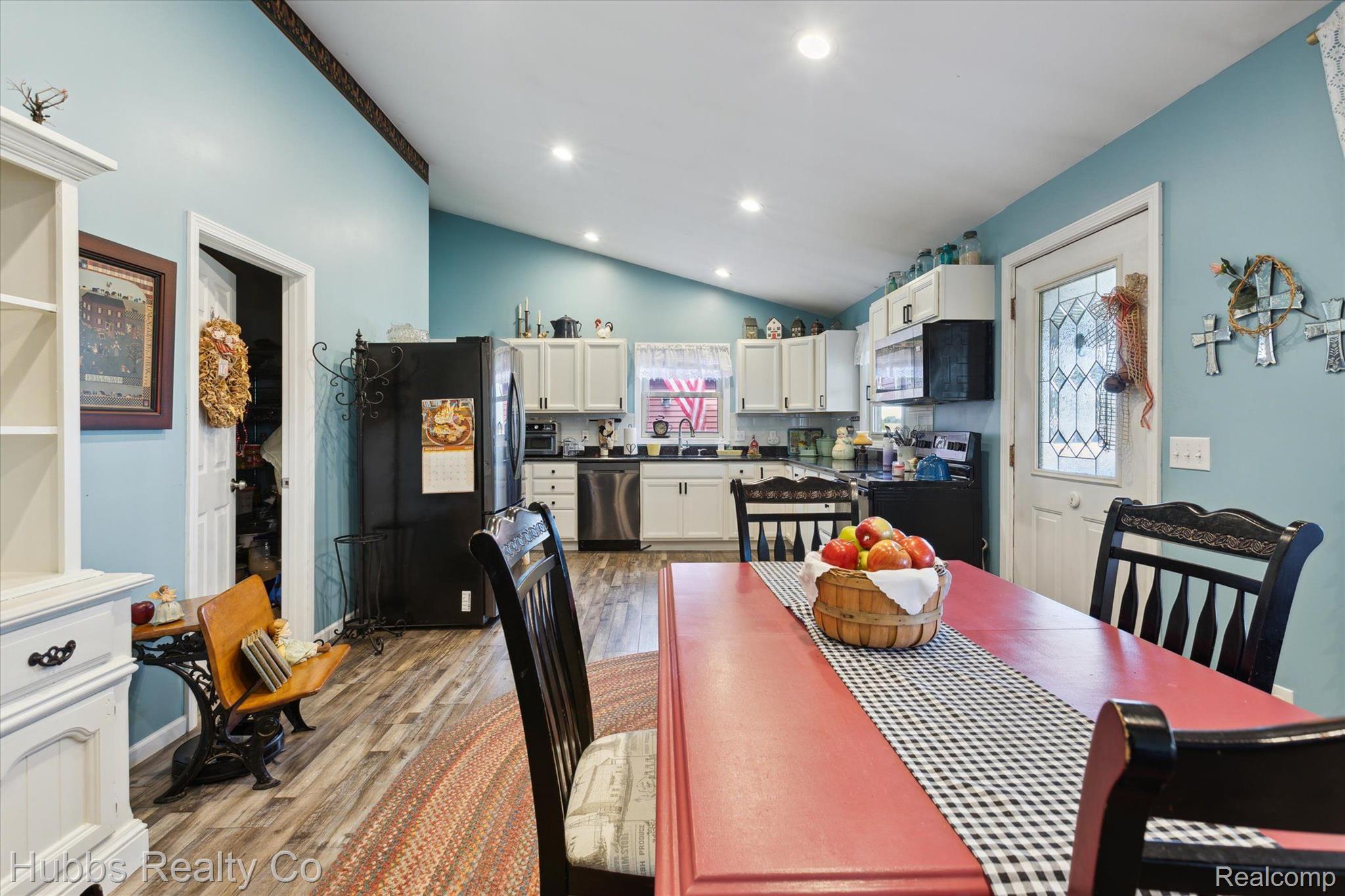 8884 EDWARD Road