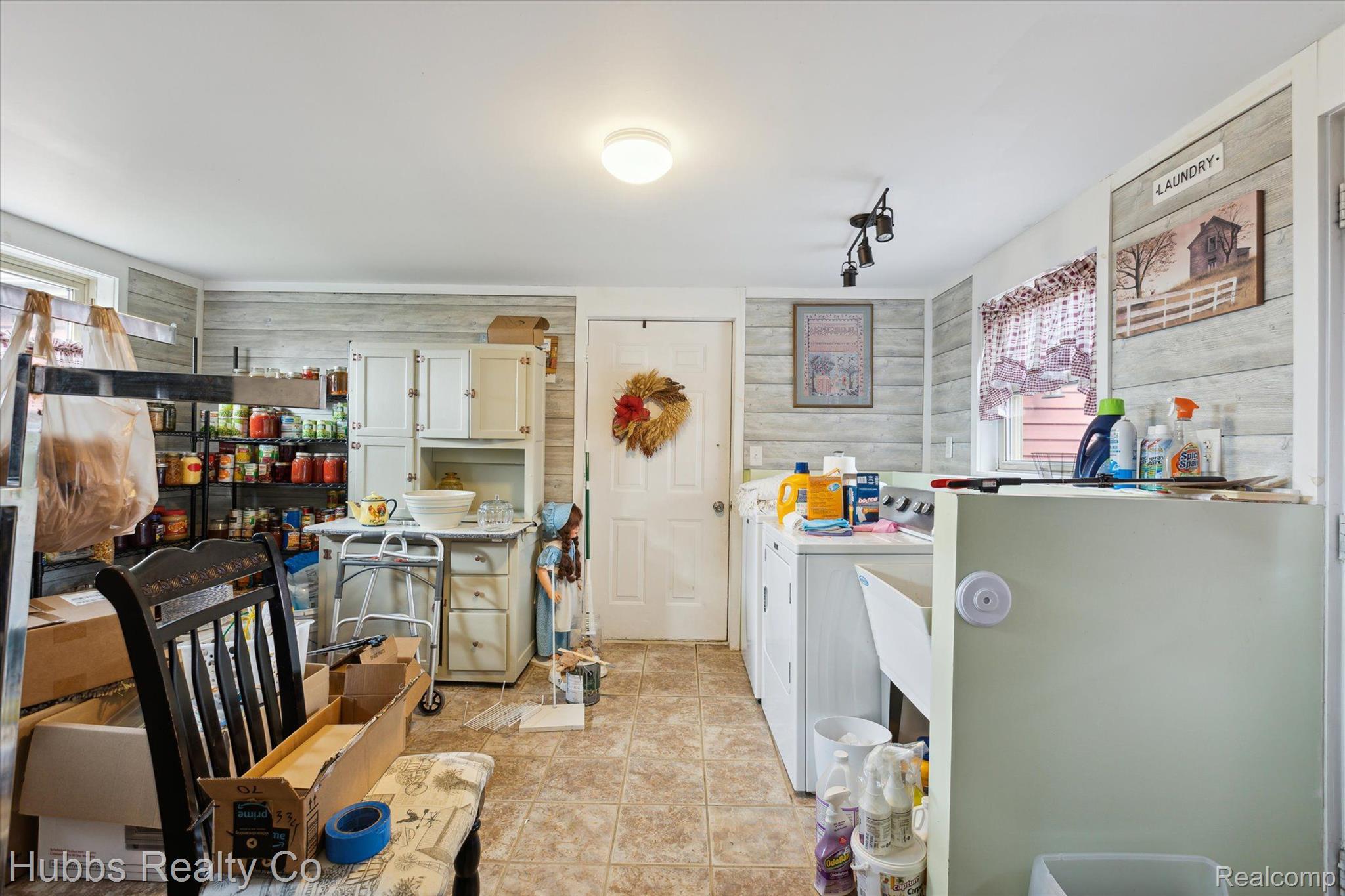 8884 EDWARD Road
