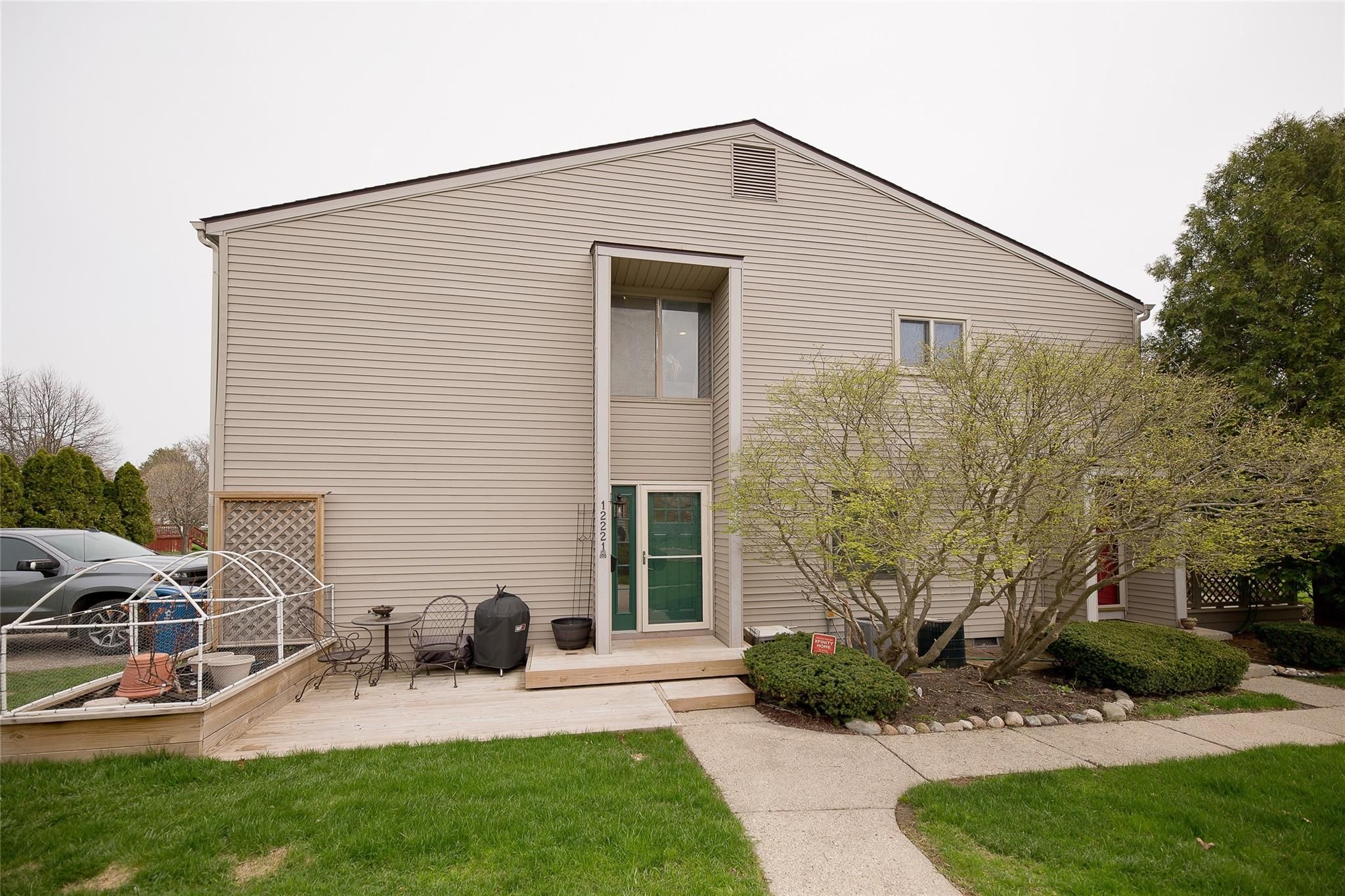 12221 WOODSIDE Drive