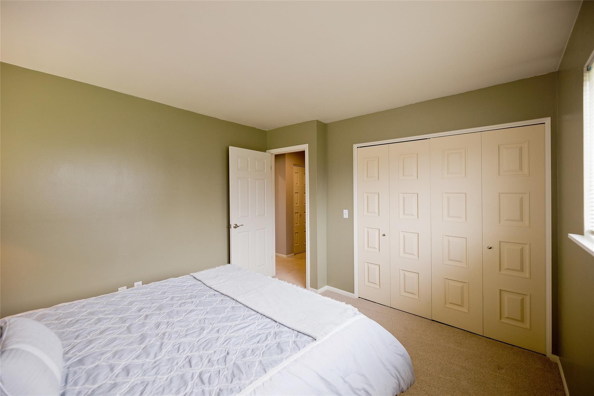 12221 WOODSIDE Drive
