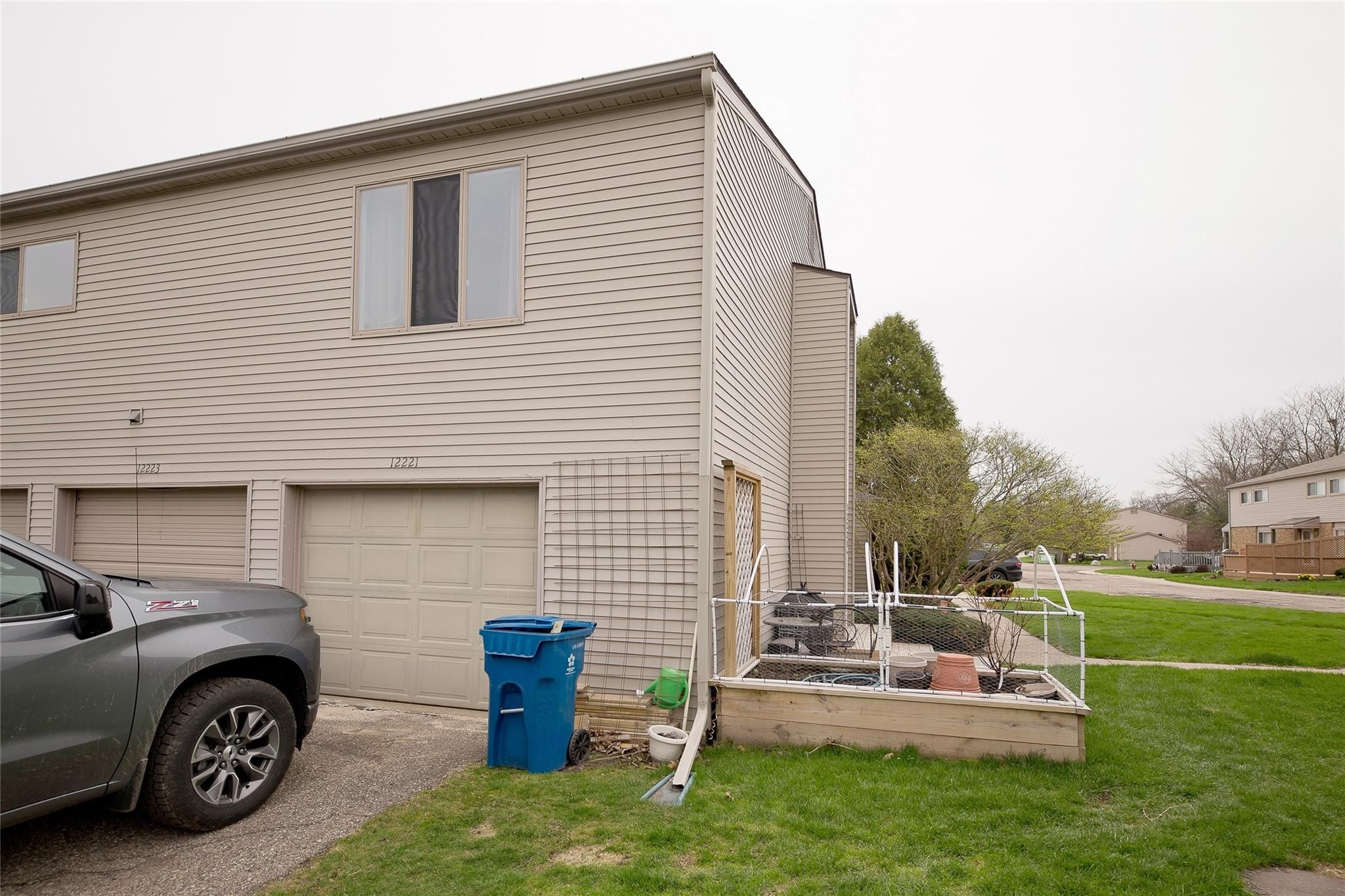 12221 WOODSIDE Drive