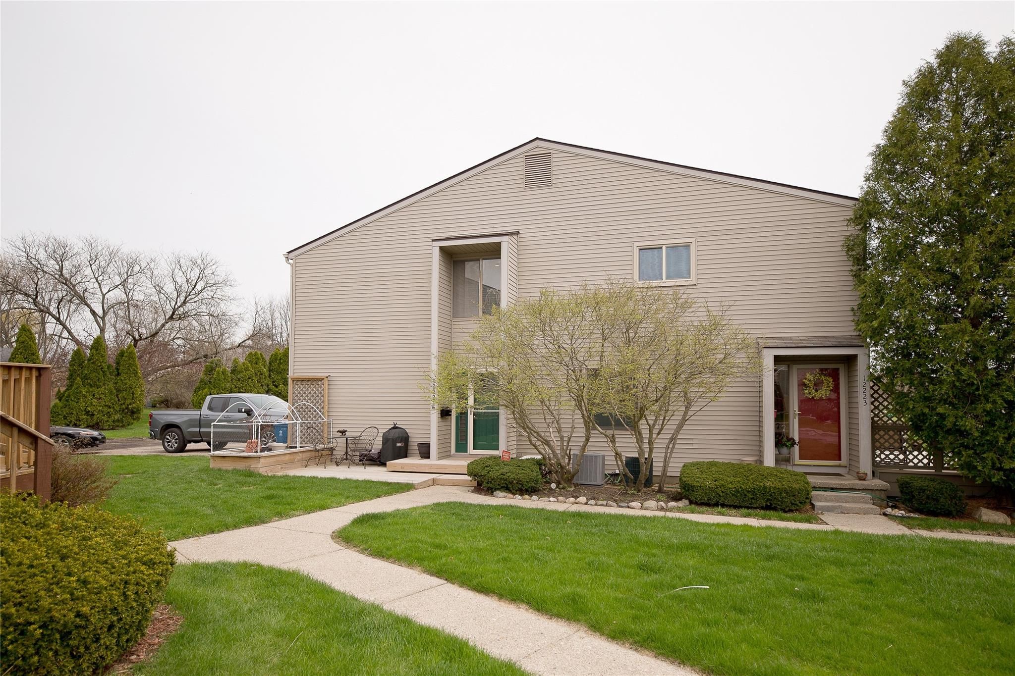 12221 WOODSIDE Drive