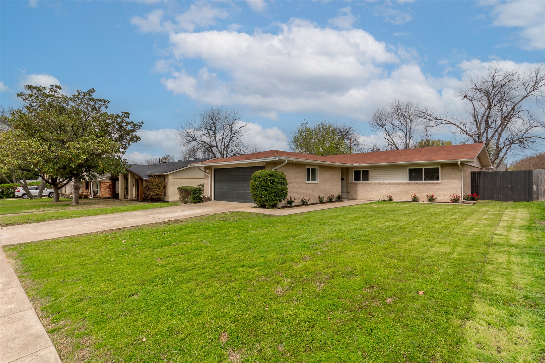 912 Prestwick Lane