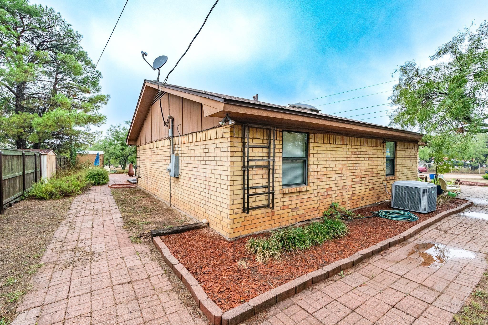 3332 Hayter Road