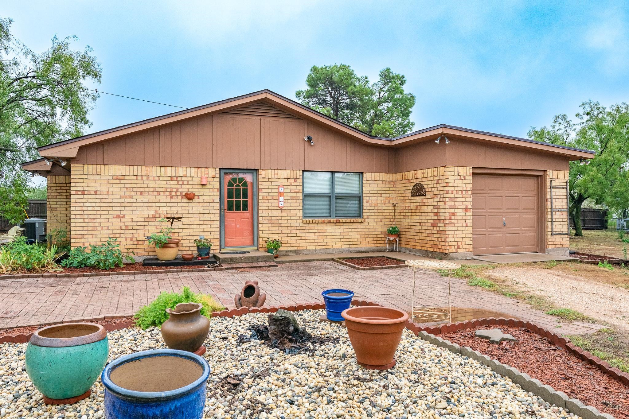 3332 Hayter Road