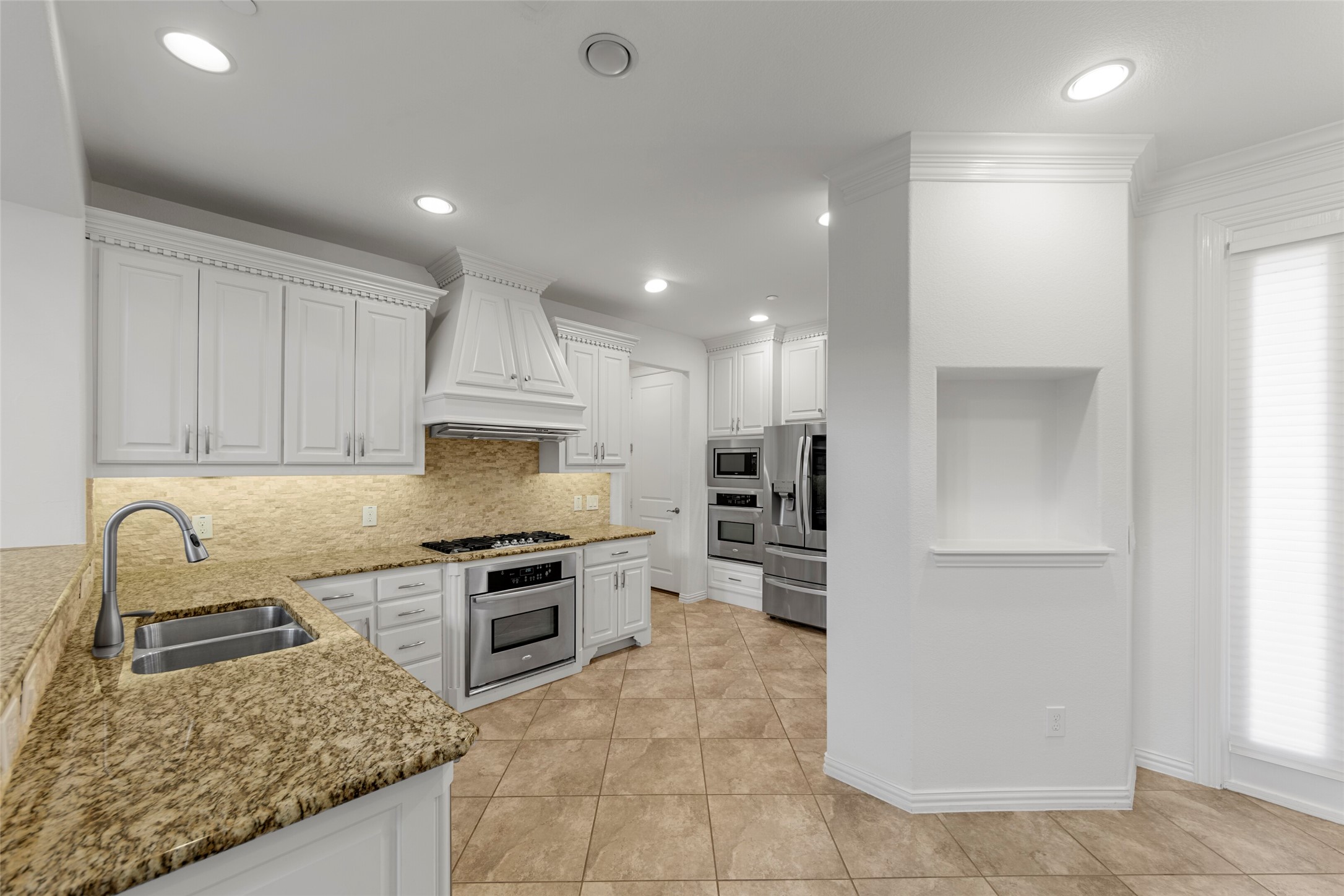 4829 Bayview Drive
