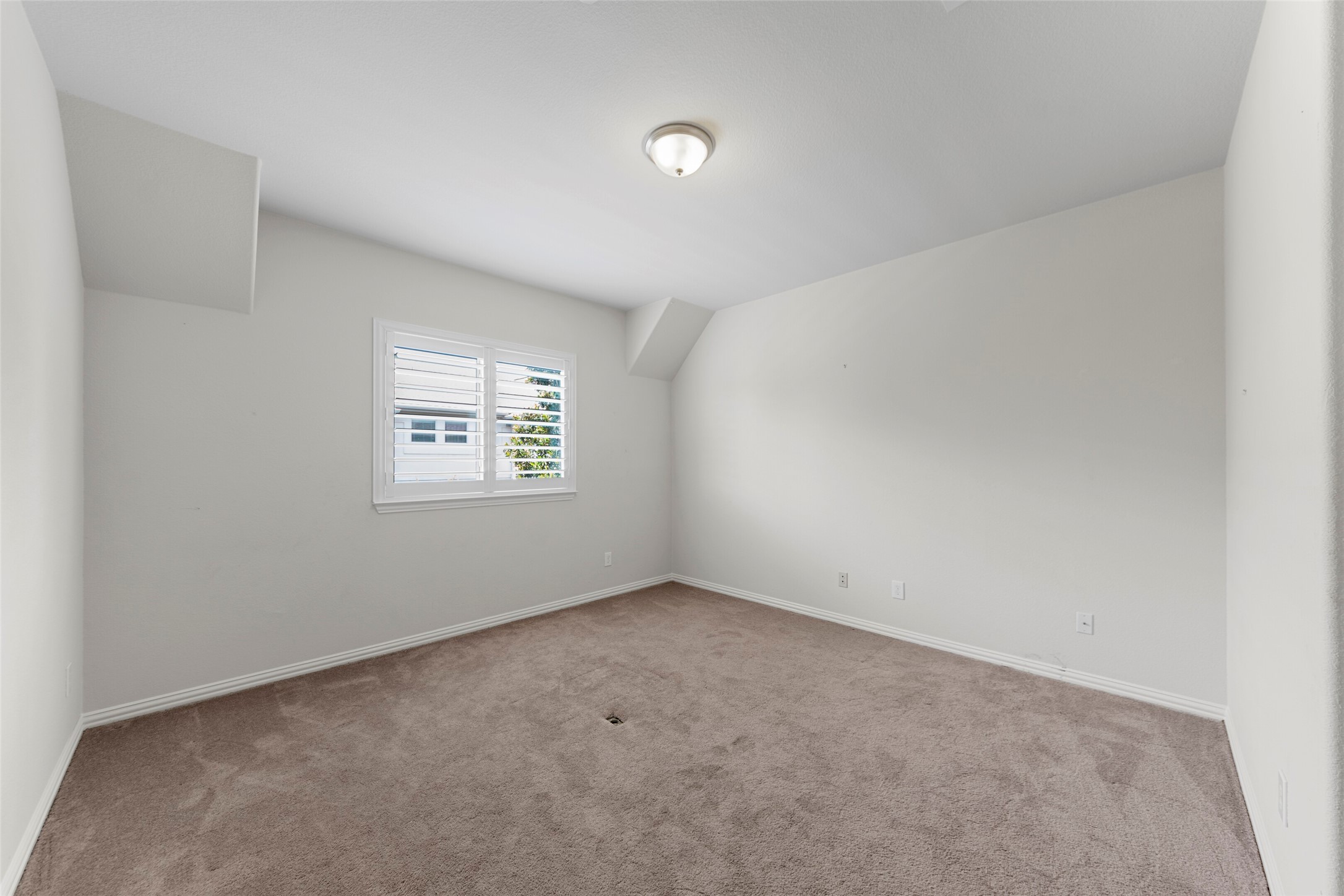 4829 Bayview Drive