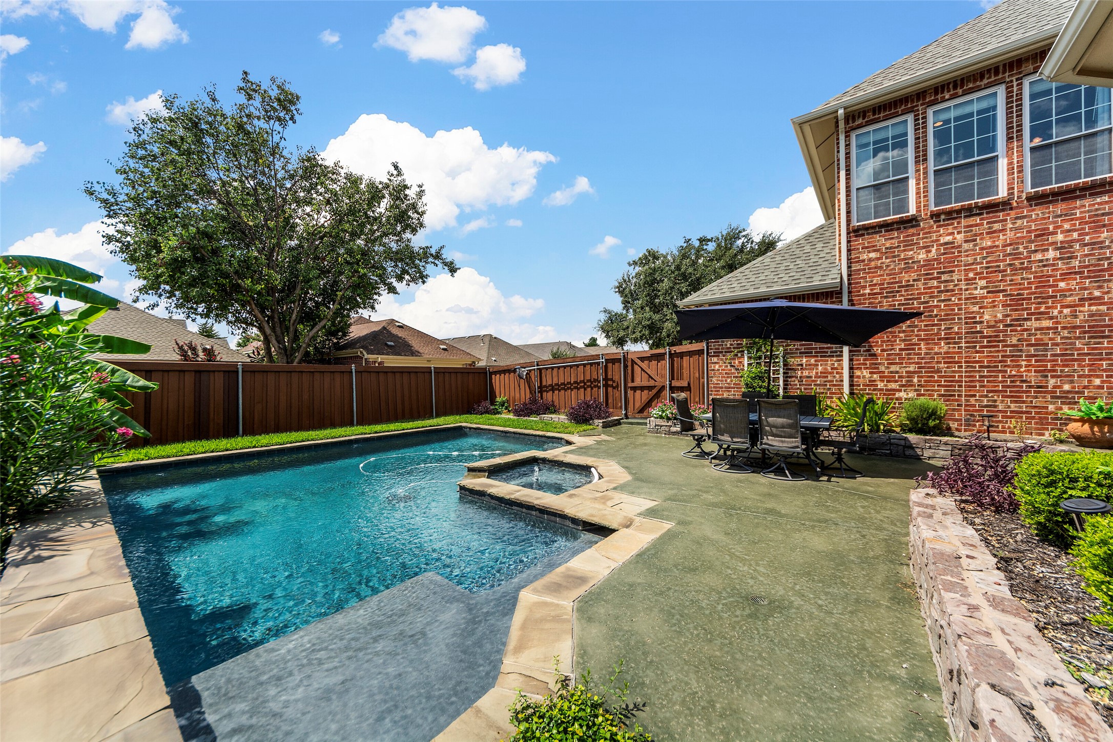 1812 E Branch Hollow Drive
