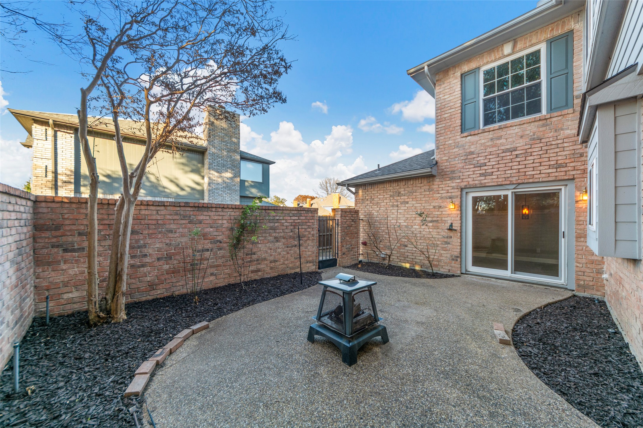 6840 Rochelle Drive