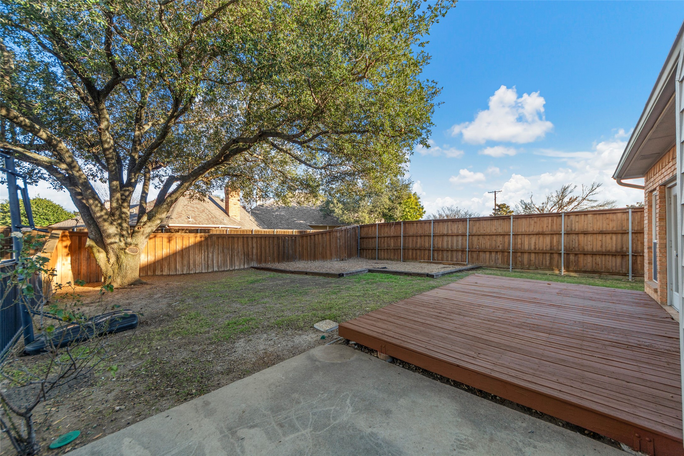 6840 Rochelle Drive
