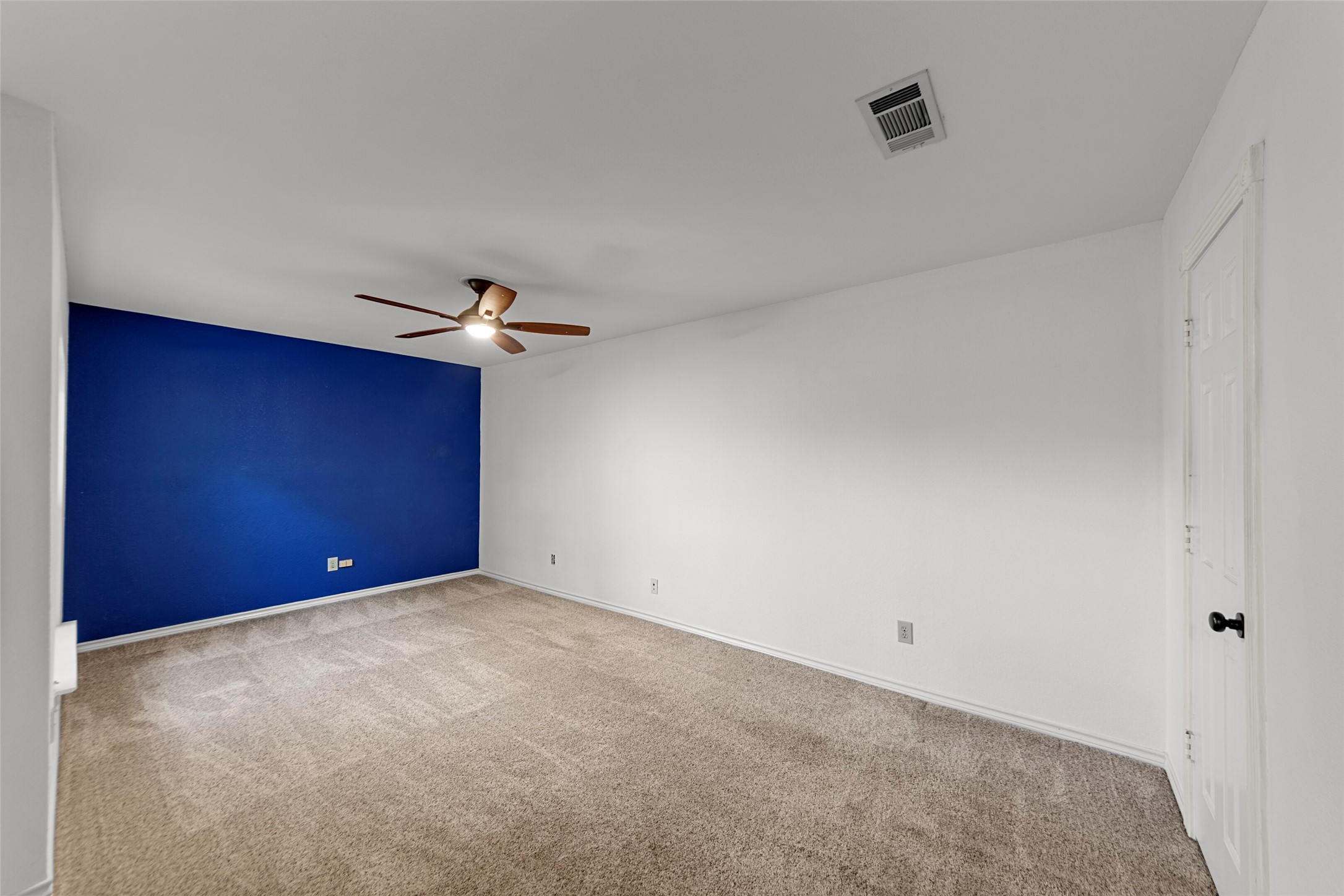 6840 Rochelle Drive