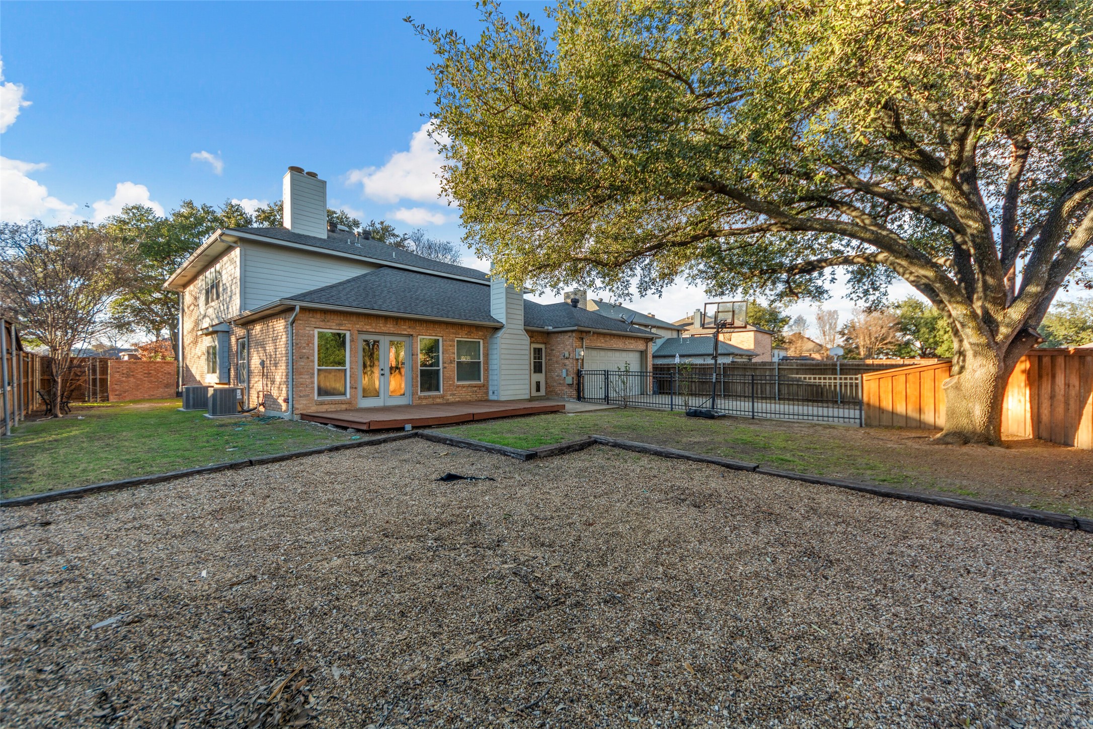 6840 Rochelle Drive