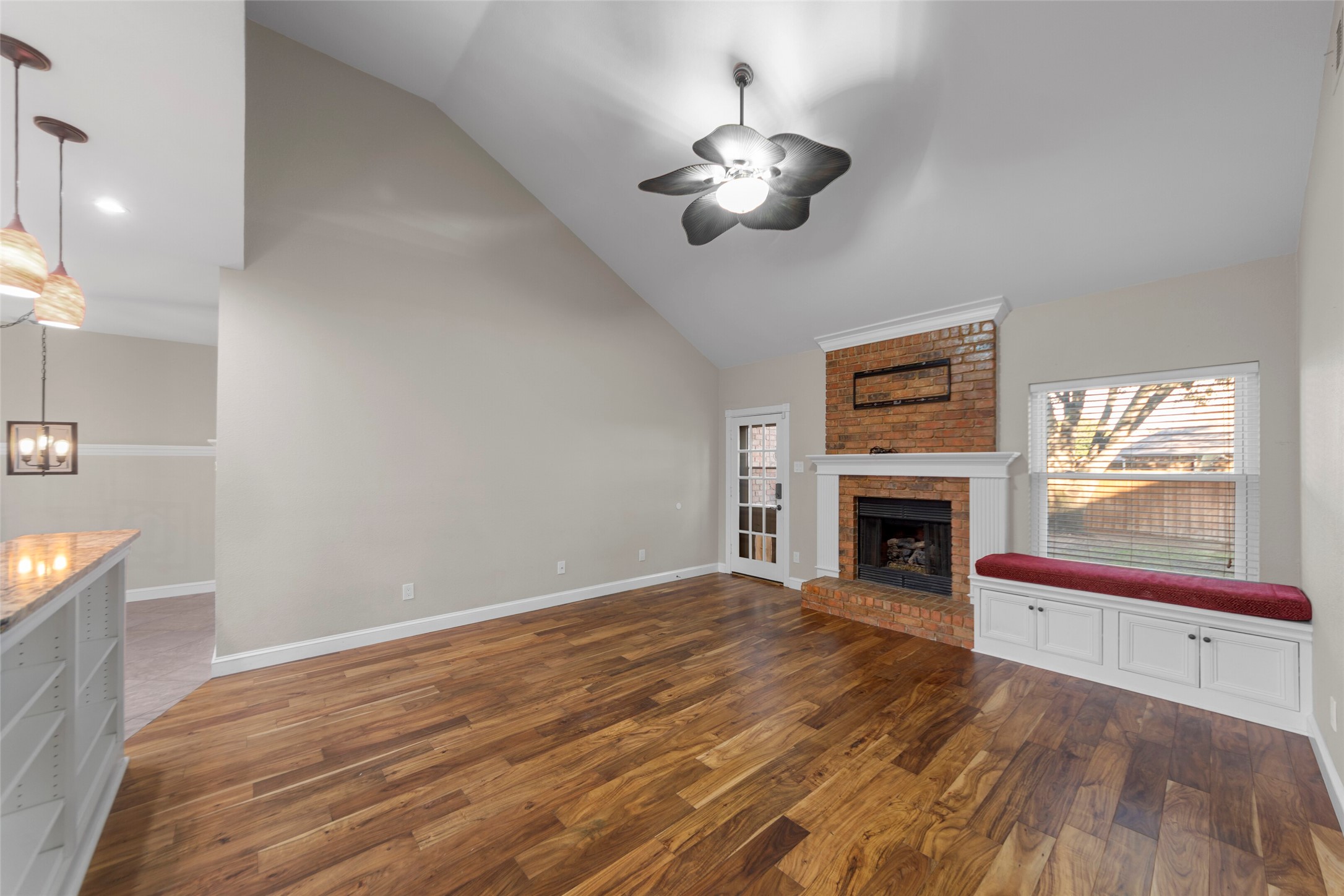 6840 Rochelle Drive