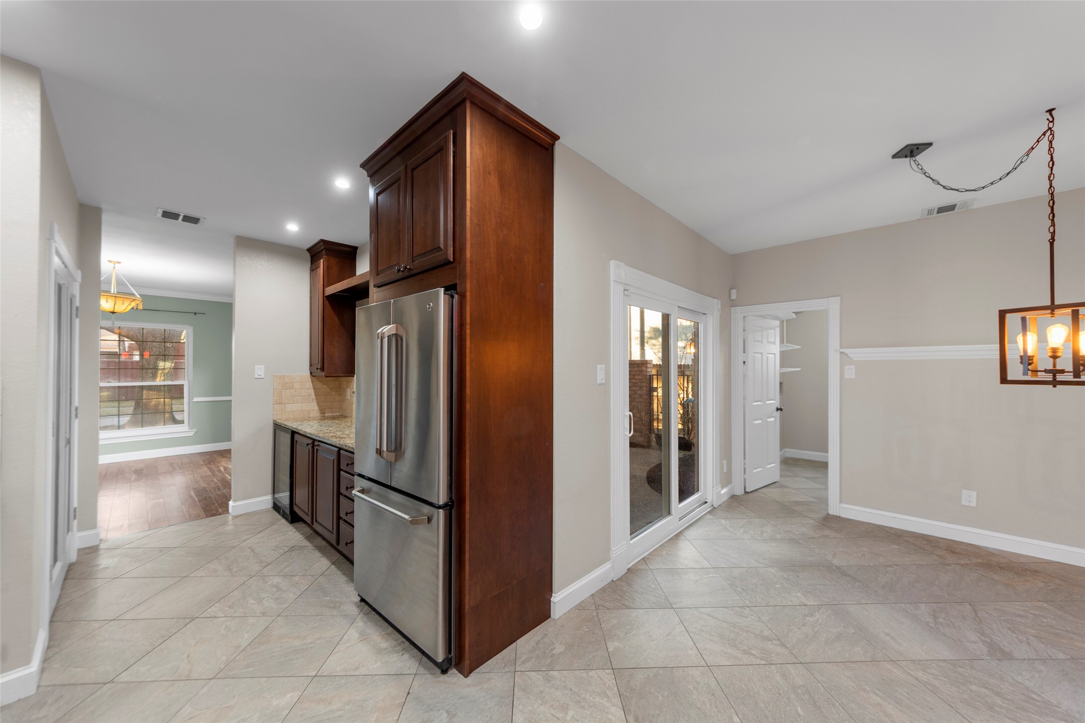 6840 Rochelle Drive